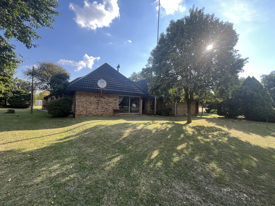 4 Bedroom Property for Sale in Potchefstroom Rural North West